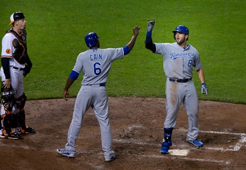 What is that Royals Player Wearing on His Thumb? 03