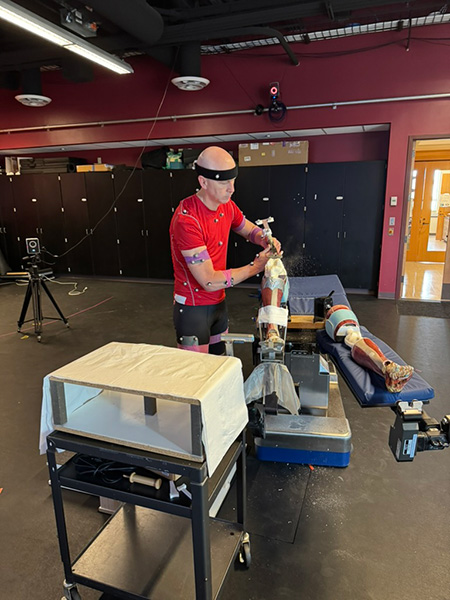 Dr. Jason Jennings recently completed another research collaboration with the University of Denver focused on surgeon ergonomics during total knee replacement surgery